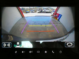 ギアを『R』に入れた後、カメラボタンを2回押すと、後方の映像をナビ画面にうつしてくれるので、駐車がし易くなります。