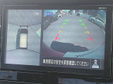 『上から丸見え』のアラウンドビューモニター搭載!車を上から見下ろした状態がナビ画面に映し出されるので、前後・左右の障害物を確認でき、安心・安全です♪一度使用すると、手放せなくなる装備です!