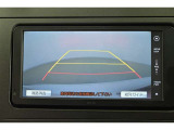 バックガイドモニターで、後方を確認しながら安心して駐車することができます。運転初心者も熟練者も必須の機能ですよ!