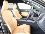 フロントは8ウェイパワーシートです ドライバーに最適なシートポジションを作り出せるだけではなく、シートヒーターも装備されているため快適です