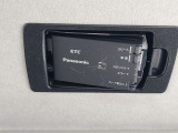 ETCももちろん搭載。いちいち料金所で停車する必要なんて当然ないです。スムーズにストレスなくドライブをお楽しみください。(※支払総額にセットアップ費用は含まれておりません。)