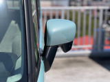 狭い駐車場でも安心。スイッチ操作だけでドアミラーの格納展開が可能。電動格納式リモコンドアミラー!