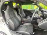 運転席シート廻りは使用感も少なく、良好な状態となっています。前オーナー様が丁寧に使っていたことがよくわかりますね。