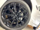 【純正20インチアルミホイール】外観にマッチした純正アルミホイールを装着しております。各種社外アルミホイールや、スタッドレスタイヤも取扱いしております。是非ご相談ください♪