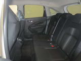後部座席も足元が広くゆったりとした空間です!これならロングドライブでもストレスなく楽しめそうですね♪