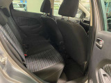 後部座席も広々としています!