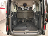 3列目シートを格納すればラゲッジスペースを更に広く使えます。