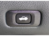 ボタン一つでトランクオープンが可能!車内から操作できる為、非常に便利な装備の一つとなります!