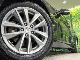 【純正17インチアルミホイール】外観にマッチした純正アルミホイールを装着しております。各種社外アルミホイールや、スタッドレスタイヤも取扱いしております。是非ご相談ください♪