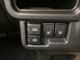 シートヒーターが運転席だけでなく助手席側にも付いています 運転者と別のスイッチなので、助手席側だけ温めることもできます 助手席の方にも優しく嬉しい装備です