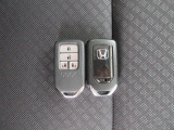 スマートキー付!キーを取り出さなくてもドアロックの施錠・開錠、エンジンの始動が出来ます!雨の日や荷物の多い日にとても便利ですね♪