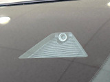 【スマートブレーキサポート】走行中に前方の車両等を認識し、衝突しそうな時は警報とブレーキで衝突回避と被害軽減をアシスト。より安全にドライブをお楽しみいただけます。