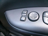 ドアミラーの鏡面の調節、格納は運転席からすべて操作できます!