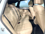 ●後部座席も気になるようなキズ・汚れやへたり等、大きなダメージはなく、良好な状態です。