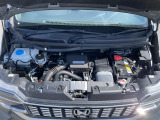 エンジンルームの画像です。店舗にて現車の確認もいただけますので、お電話で在庫のご確認の上是非ご来店くださいませ!!!ワクワクするクルマ選びをご提案します!