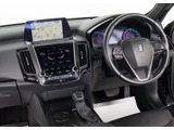 使いやすさや安全性を追求したステアリング周り!高級車ゆえにスイッチ類が多いのも特徴ですね!考え尽くされた配置ですぐに使いこなす事が出来ますのでご安心下さい!是非、体感してみて下さい!!