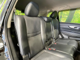 後部座席も気になるようなキズ・汚れやへたり等、大きなダメージはなく、良好な状態です。