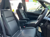 運転席・助手席は、ゆったりと座れるサイズで、長時間の運転でも快適です。
