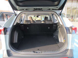 ラゲッジスペースも必要十分なスペースを確保しております♪ちょっとした荷物や洗車道具セットなど常備しておきたい物を積んでおけます♪