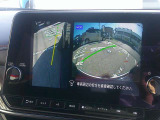【アラウンドビューモニター】空から見下ろすような視点で、スムースな駐車と安全確認をサポートします。