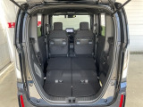 後部座席をたたむとこんなに広いスペースが!