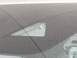 【スマートブレーキサポート】走行中に前方の車両等を認識し、衝突しそうな時は警報とブレーキで衝突回避と被害軽減をアシスト。より安全にドライブをお楽しみいただけます。