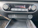 フルオートエアコン搭載。温度設定だけで、車内はいつも快適な空間を維持できます。