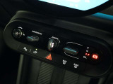 エンジン始動、シフトボタンはトグルスイッチ式になります。ドライビングモードを切り替えるMINI エクスペリエンスモードも付いており、運転を盛り上げます。