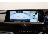 パノラミックビューモニター付きです。車両を上から見たような映像をディスプレイオーディオ画面に表示。運転席からの目視だけでは見にくい、車両周辺の状況をリアルタイムでしっかり確認できます。