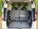 普段のお買い物や通勤、送迎等に十分な荷室スペースを確保しております。サードシートを倒すと、大きな荷物の積載も可能です♪