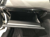 グローブボックス。