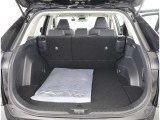 通常のラゲージスペースです。フロアマットもございます。