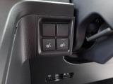 運転席&助手席シートヒーター付:座面を素早く温め快適にドライブできます。