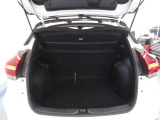 ラゲッジスペースも広々していて荷物もたくさん載りそうです。普段のお買い物もこれだけのスペースがあれば安心ですね。