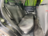 後部座席も気になるようなキズ・汚れやへたり等、大きなダメージはなく、良好な状態です。