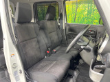 運転席シート廻りは使用感も少なく、良好な状態となっています。前オーナー様が丁寧に使っていたことがよくわかりますね。