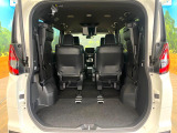 普段のお買い物や通勤、送迎等に十分な荷室スペースを確保しております。セカンドシートを倒すと、大きな荷物の積載も可能です♪