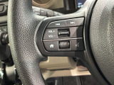ステアリングにオーディオ操作スイッチが付いています。オーディオ画面に直接タッチしなくても操作が出来ますので、運転に集中できます。