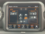 タッチスクリーンをタップするかスワイプするだけですべての機能を呼び出せます。Apple CarPlayおよびAndroid Autoに対応しスマートフォンとのシームレスな 連携も実現。さらに、USBポートを標準装備しています。