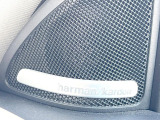 ●harman/kardonサウンドシステム:オーディオ専門メーカーが手掛けるプレミアムスピーカーを装備。多数のスピーカーから、音の粒立ちまで分かる高品質な音楽をお楽しみいただけます。