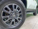 【純正18インチアルミホイール】外観にマッチした純正アルミホイールを装着しております。各種社外アルミホイールや、スタッドレスタイヤも取扱いしております。是非ご相談ください♪