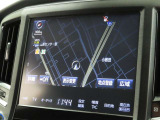 メーカー装着のナビを装備しております。