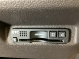 ハンドルの右下にETCがついています。高速道路の料金所の通過も楽々です!。 カードの取り出しもしやすい場所についています。