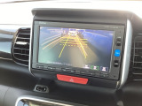 バックも安心のバックカメラ付いています。バックカメラがあると、いつでも安全にバックできますね。死角も減ります。