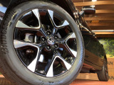 【純正18インチアルミホイール】外観にマッチした純正アルミホイールを装着しております。各種社外アルミホイールや、スタッドレスタイヤも取扱いしております。是非ご相談ください♪