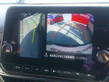 【アラウンドビューモニター】空から見下ろすような視点で、スムースな駐車と安全確認をサポートします。