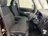 運転席も広くゆとりのある室内です