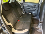 後部座席も気になるようなキズ・汚れやへたり等、大きなダメージはなく、良好な状態です。