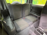 後部座席も気になるようなキズ・汚れやへたり等、大きなダメージはなく、良好な状態です。