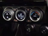 車内を快適に、オートエアコンを装備しています。